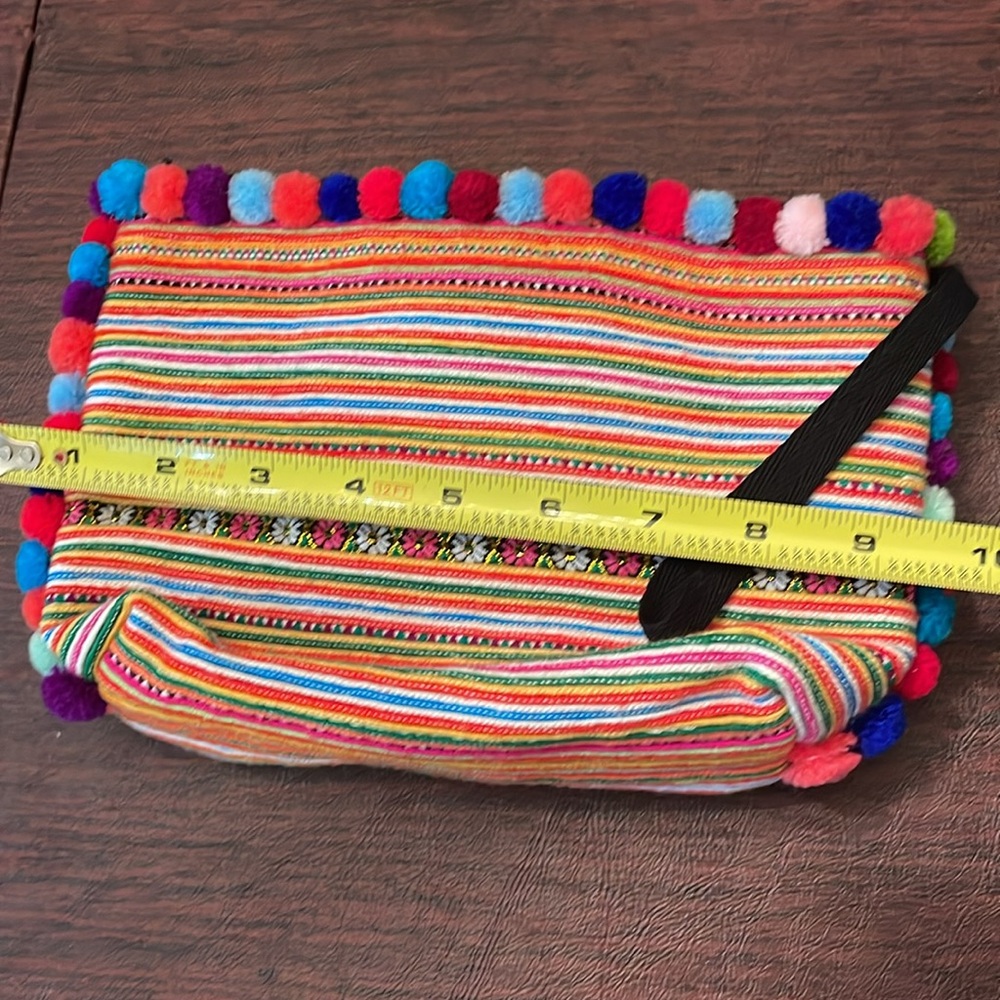 Small embroidered wristlet or clutch - Picture 6 of 6